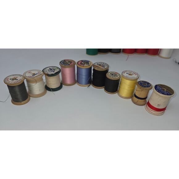 Vintage Wood Thread Spool Lot of 56 with 2 Plastic Cases Cotton Polyester - Picture 11 of 16